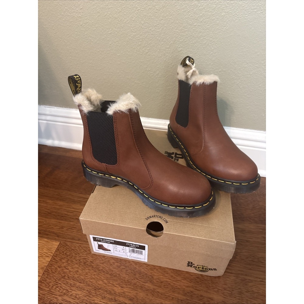 NWB  Dr. Martens 2976 Leonore WOMENS  faux fur-lined Chelsea boots Size 8 TAN